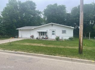 212 Prospect Ave N, Park River, ND 58270