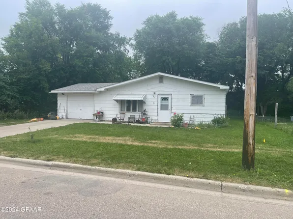 212 Prospect Ave N, Park River, ND 58270
