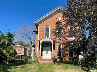 2224 Garfield St, Clinton, IA 52732