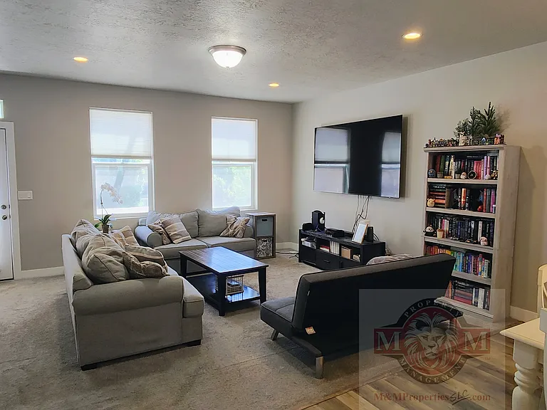 7887 S 5440 W — Photo 9