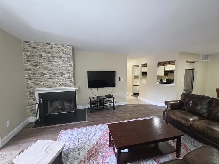 2708 Ridgefield Ct #2 — Photo 9