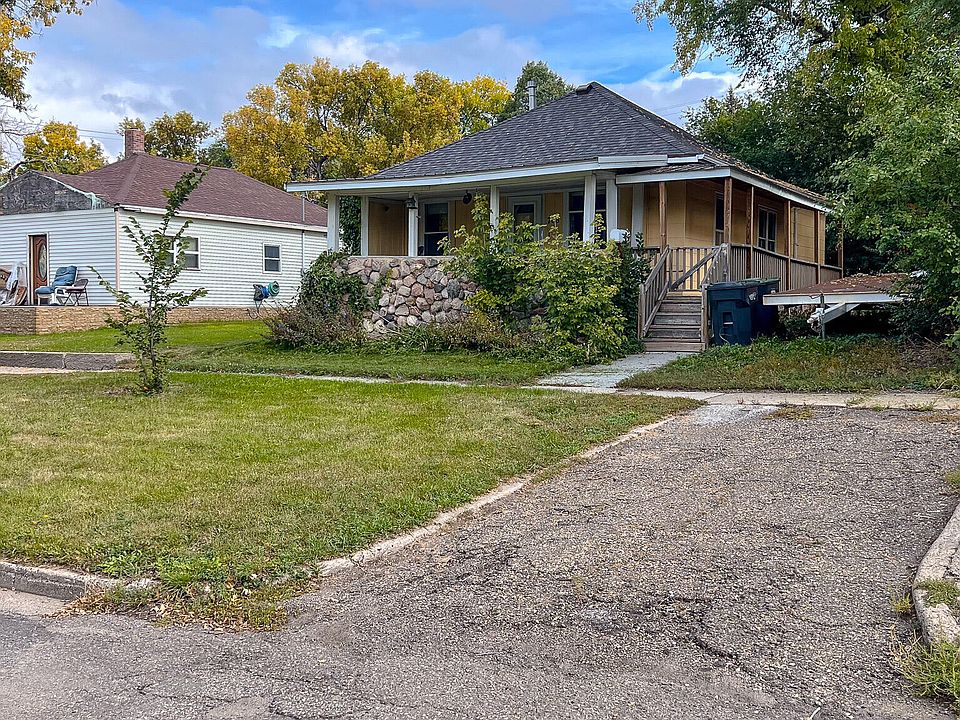 1st image of 708 5th Ave NW