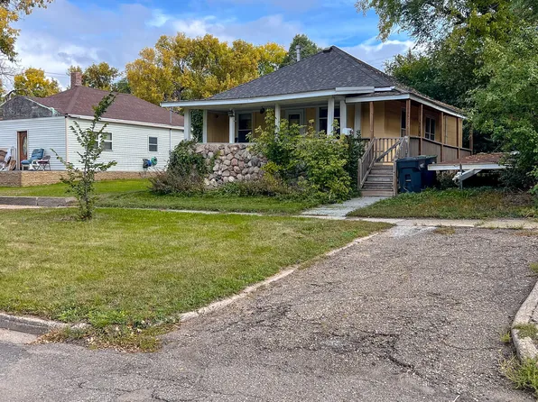 708 5th Ave NW, Mandan, ND 58554