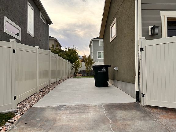 3rd image of 10956 S Eureka Dune Dr