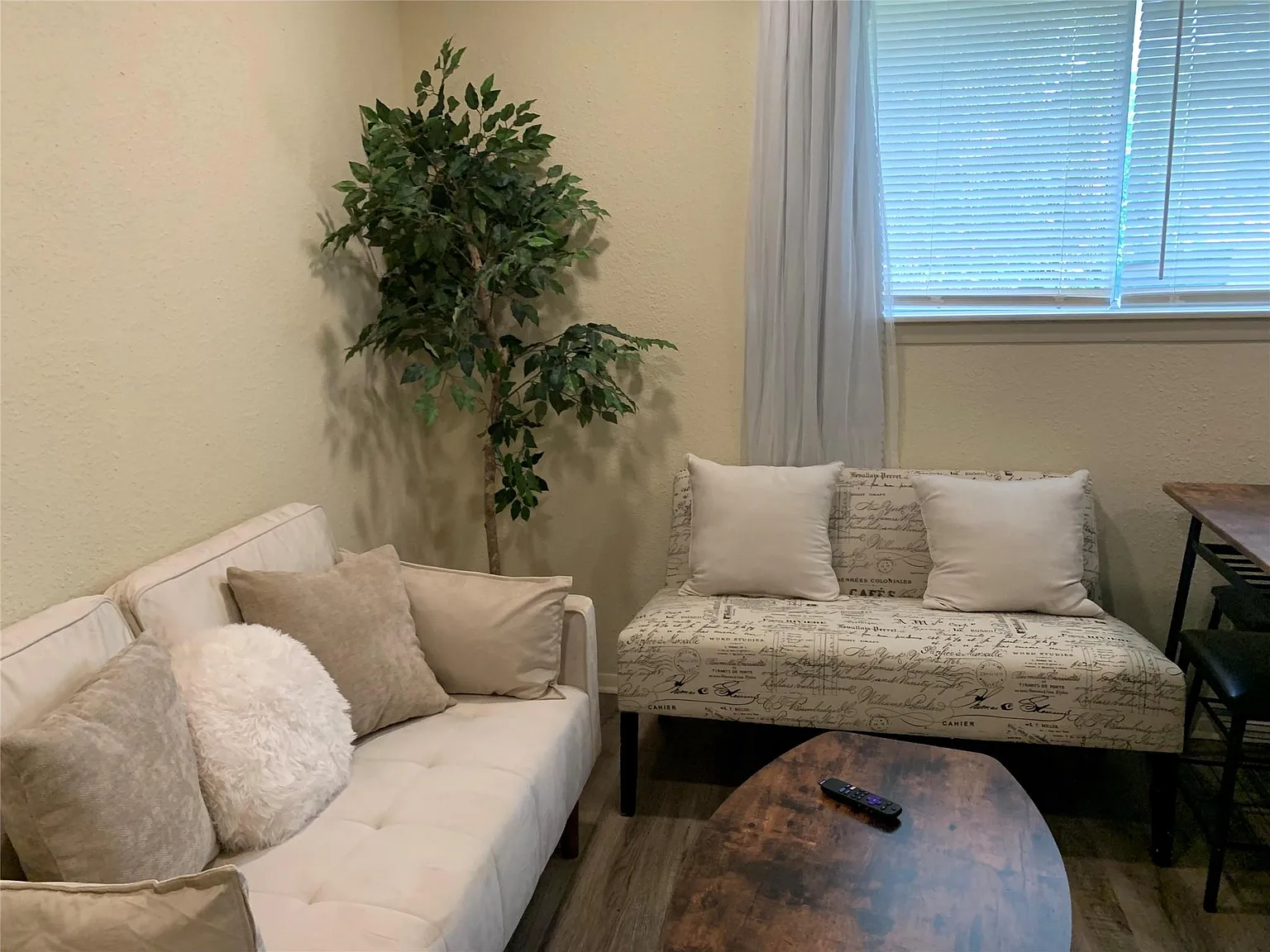 2 bed, 1.0 bath, $1,895 — Photo 2