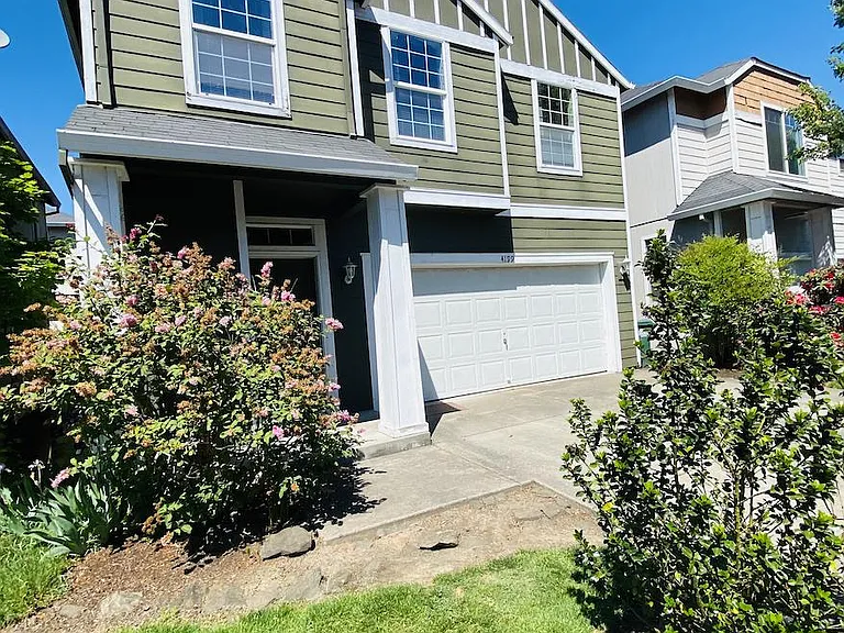 4199 SE Russell St — Photo 2