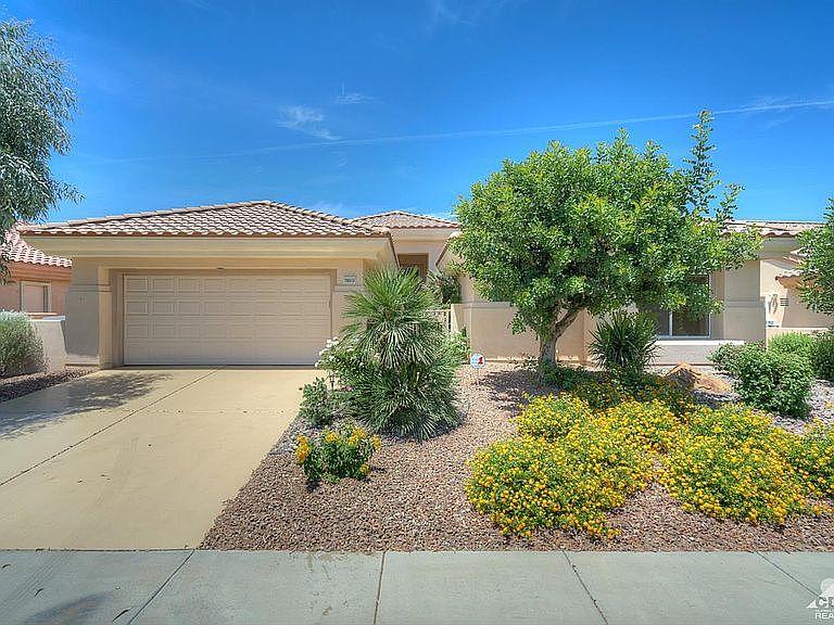 1st image of 78917 Fountain Hills Dr