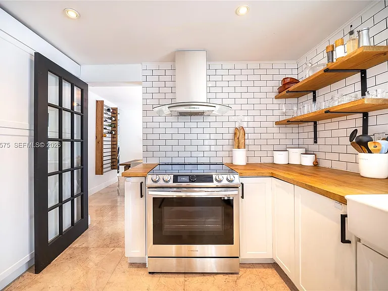330 SW 133rd Pl — Photo 16