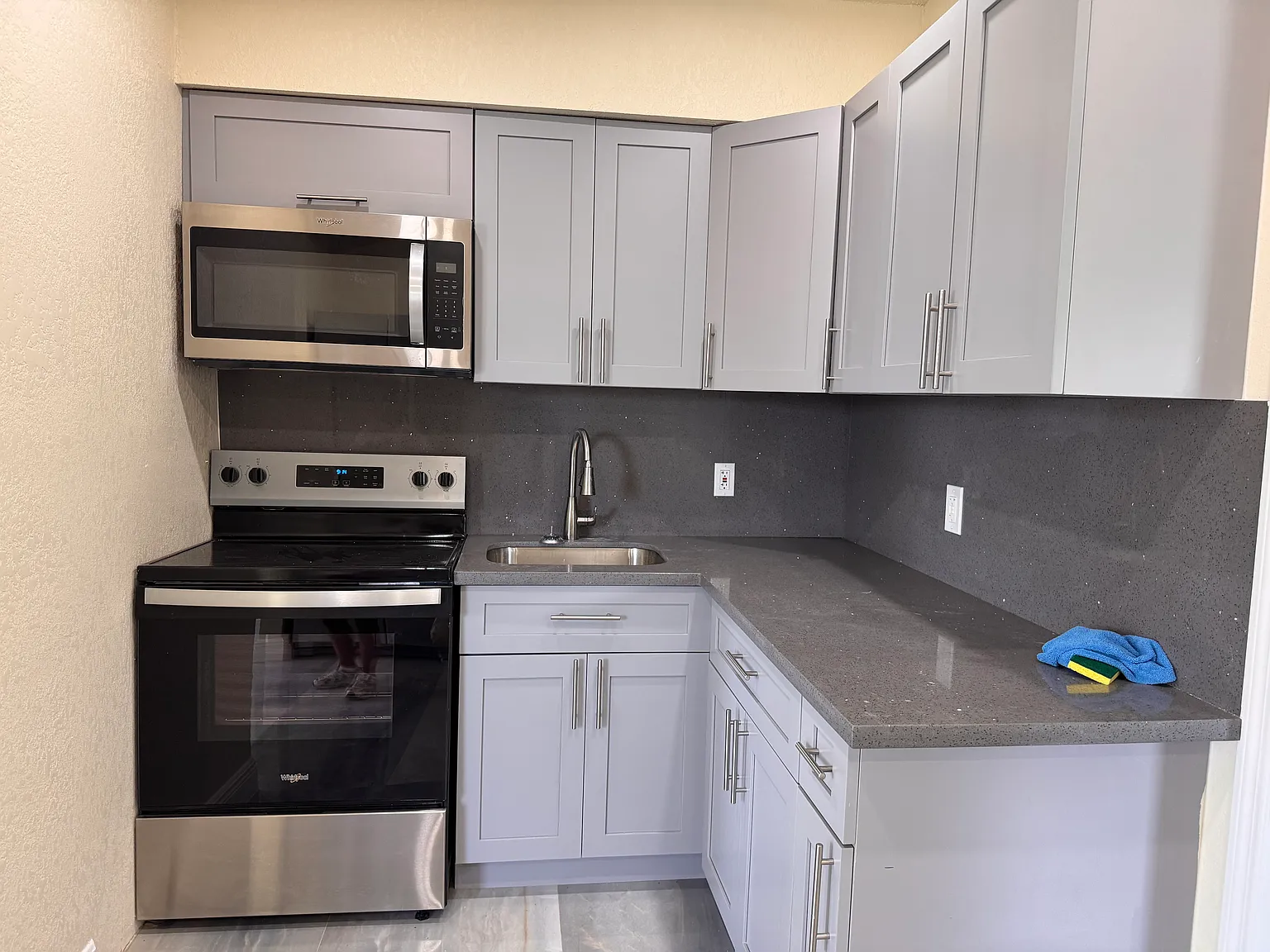 2 bed, $2,300 — Photo 3