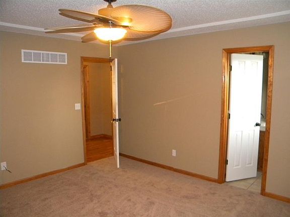 3rd image of 550 Hithergreen Dr