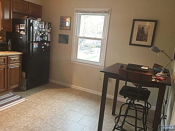 5th image of 73 Kern Pl