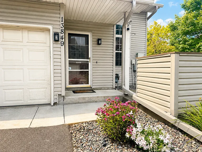 13849 Hyacinth Dr — Photo 15
