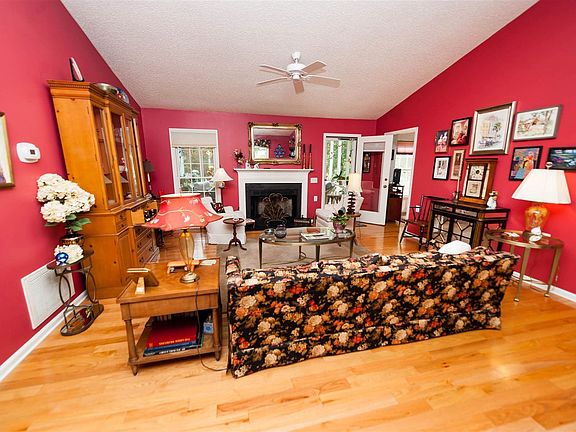 5th image of 6 Woodtrace Cir