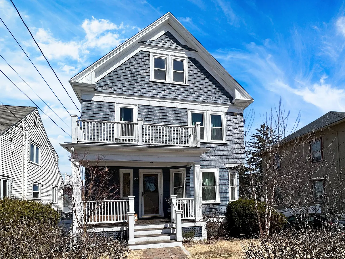 Building Photo - 162 Metropolitan Ave
