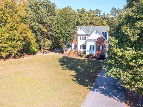 9324 W Oak River Dr, Petersburg, VA 23803