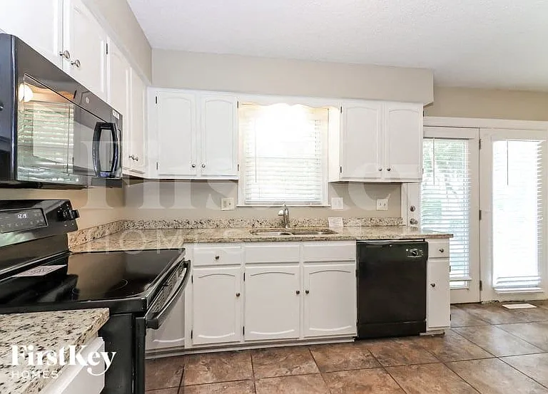 518 S Adams St — Photo 6