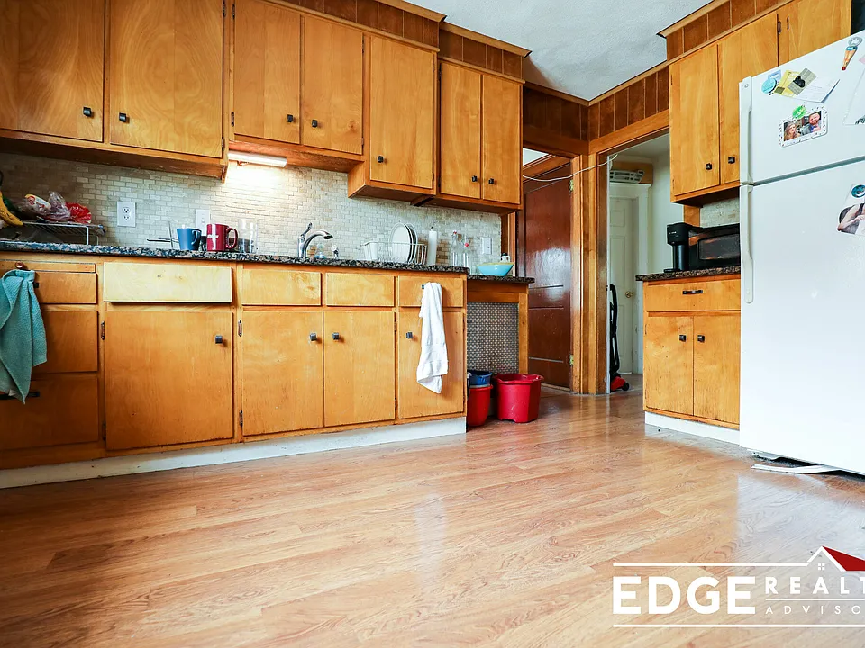 24 Lyne Rd #2