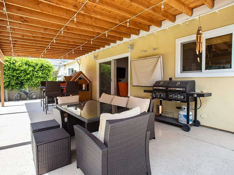 336 W Lexington Dr — Photo 23