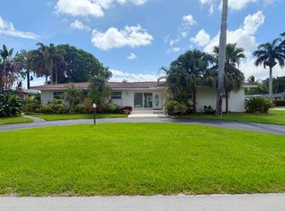 215 Entrada Dr, Hollywood, FL 33021
