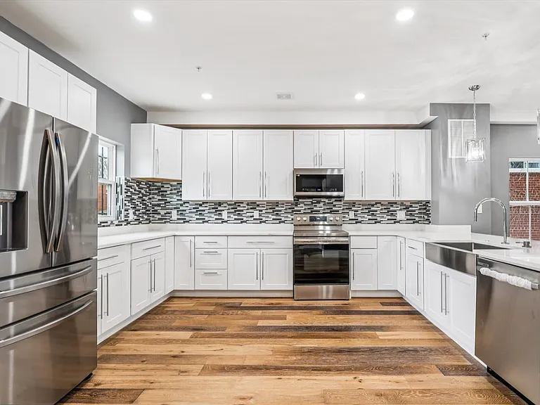 1726 Gainesville St SE — Photo 2