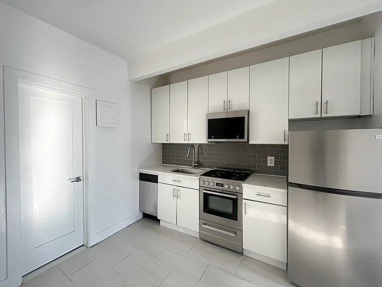 320 E 126th St #5E — Photo 3