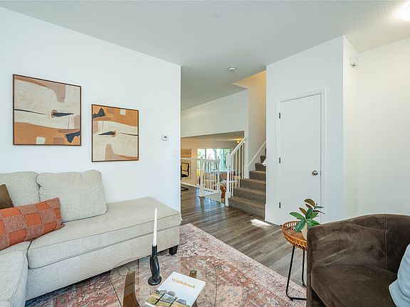 4th image of 350 SE Westgate Dr