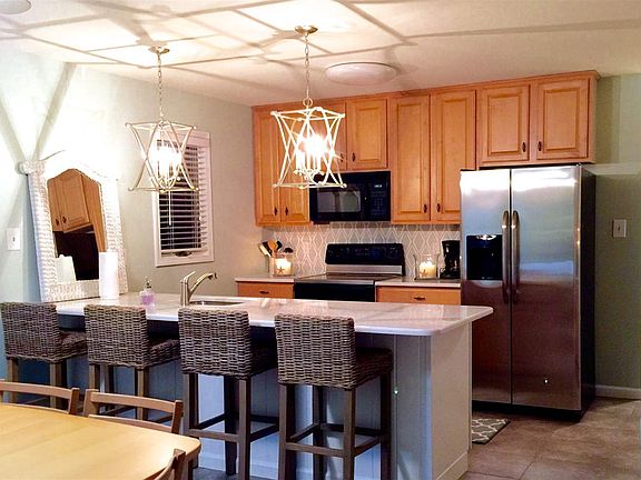 3rd image of 13 63rd St Unit West