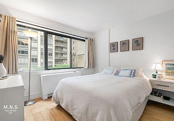 4th image of 230 E 44th St APT 2N