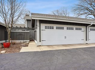 15 W Windsor Ct, Sugar Grove, IL 60554