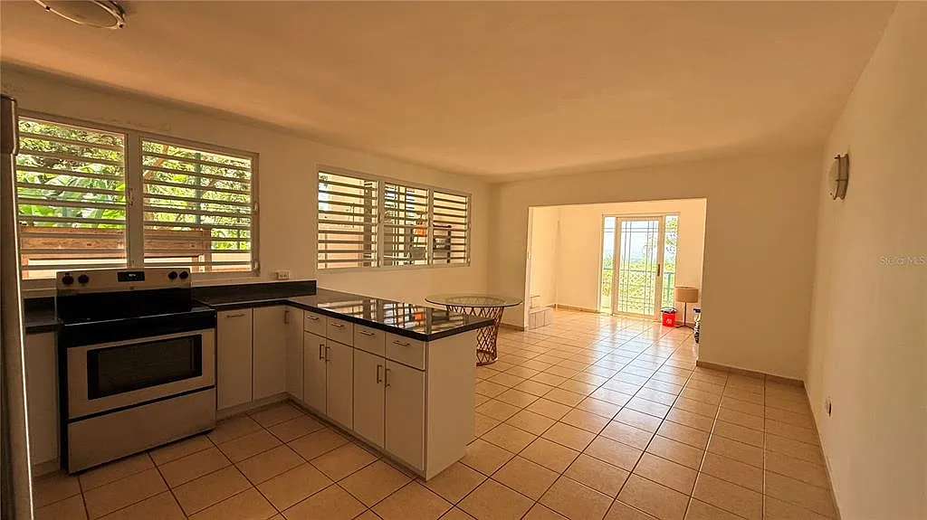 3 bed, 1.0 bath, 1316 sqft, $1,000 — Photo 3