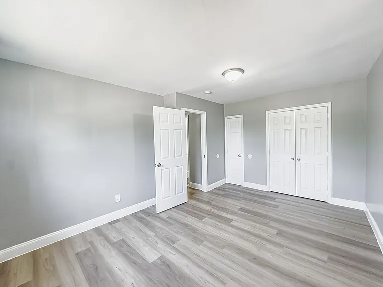 Green Park Apartments — Photo 9