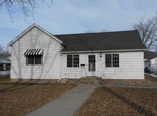814 N Beaumont Rd, Prairie Du Chien, WI 53821