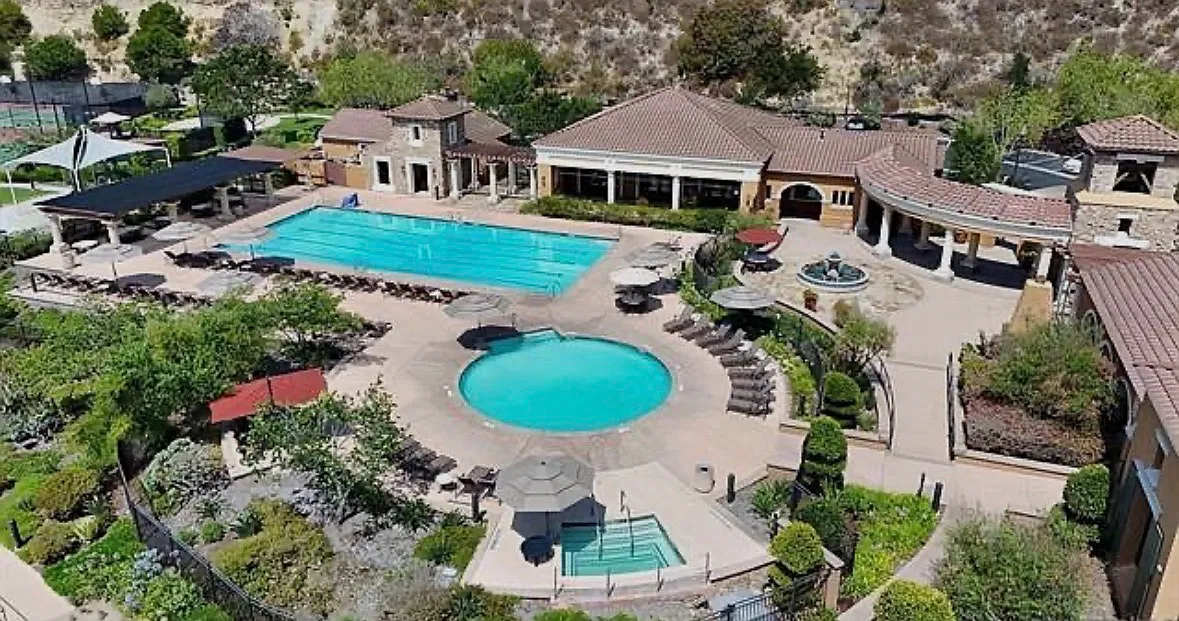 2790 Bellezza Dr — Photo 3