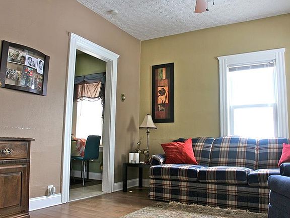 3rd image of 2123 Quail St