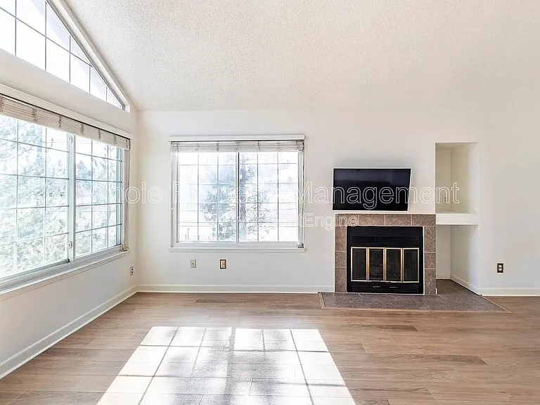 886 S Reed Ct #H — Photo 2