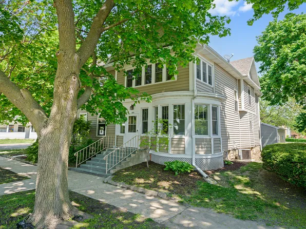 102 S Jackson Ave, Polo, IL 61064
