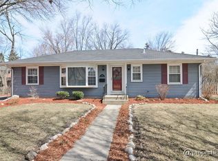 320 Garfield Ave, Libertyville, IL 60048