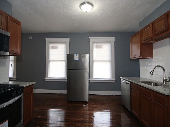 3rd image of 168 Chatham St Floor 2