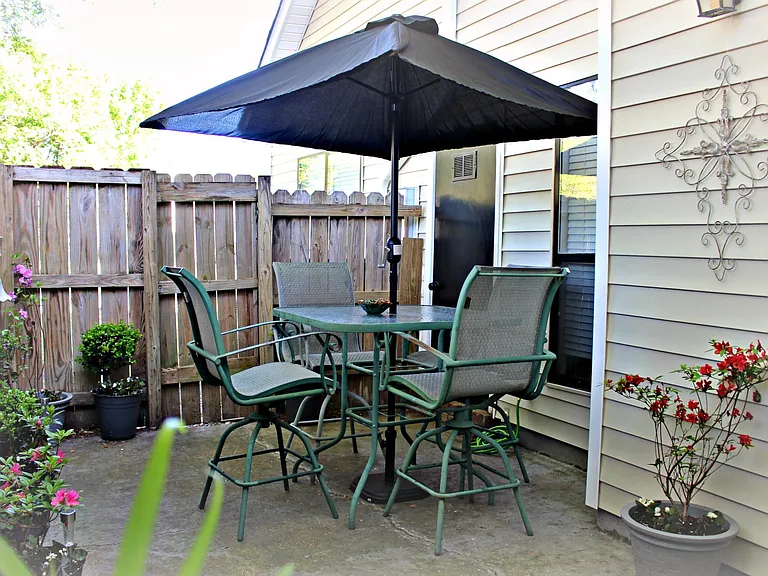 Enclosed Outdoor Patio w Utility Closet