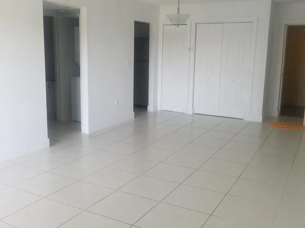 17530 NW 68th Ave, Hialeah, FL 33015