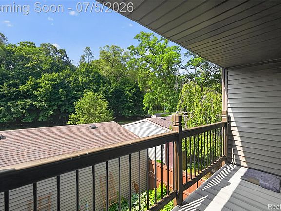 3rd image of 524 W Rockwell St
