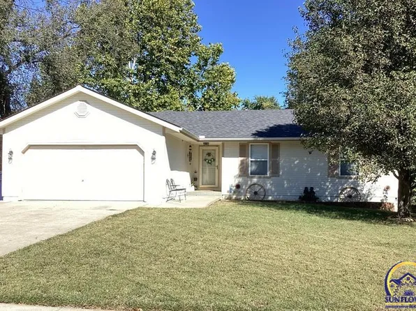 321 Park Dr, Auburn, KS 66402