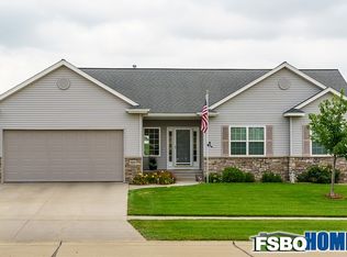 909 Blue Stone St NW, Cedar Rapids, IA 52405