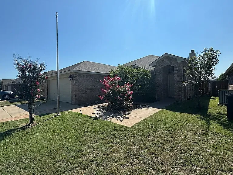 4711 Topaz Ln — Photo 2