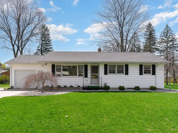 1812 Rapanos Dr, Midland, MI 48642