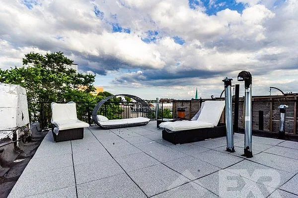 Rented by EXR | media 16