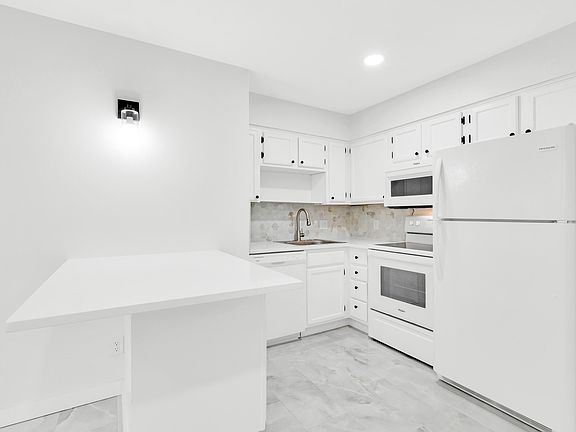 4th image of 200 Sandestin Ln APT 622