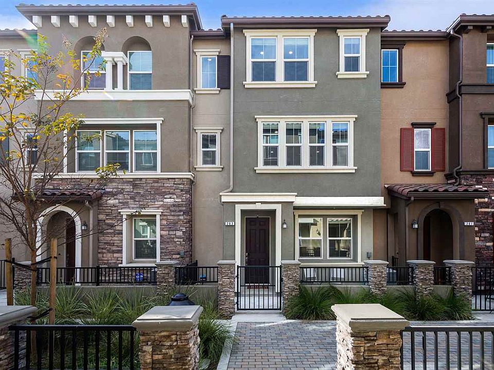 2nd image of 203 Fanuncio Ln
