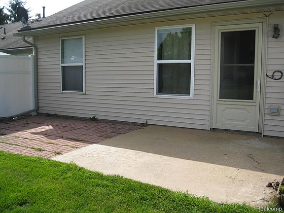 3rd image of 138 Countryside Ln