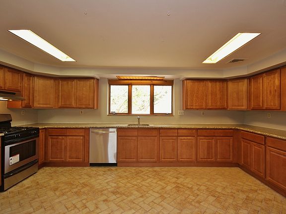 2nd image of 20 Bayberry Dr
